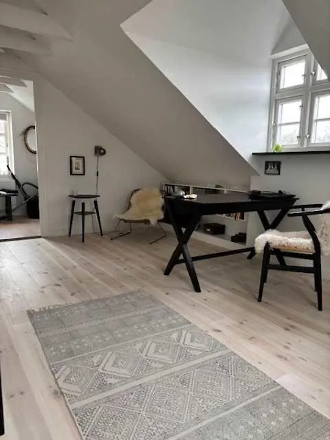 Charming Villa - 5 Min From Aarhus C 0*,  Dinamarca
